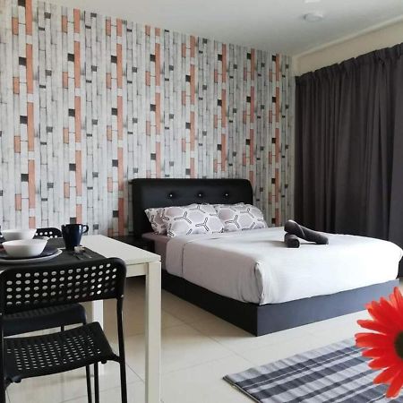 Peanut Butter Homestay - Trefoil Setia Alam Shah Alam Exterior photo