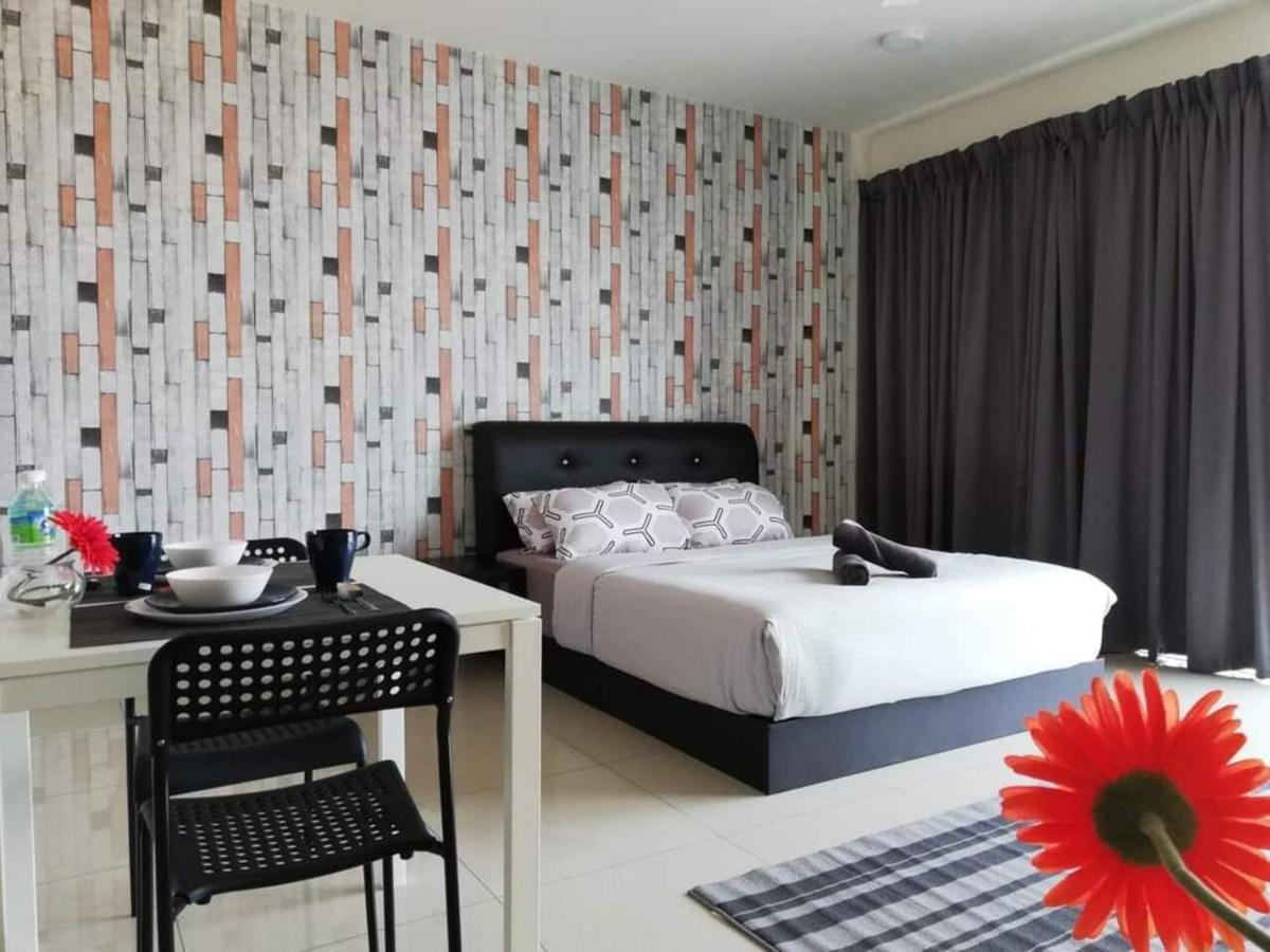 Peanut Butter Homestay - Trefoil Setia Alam Shah Alam Exterior photo