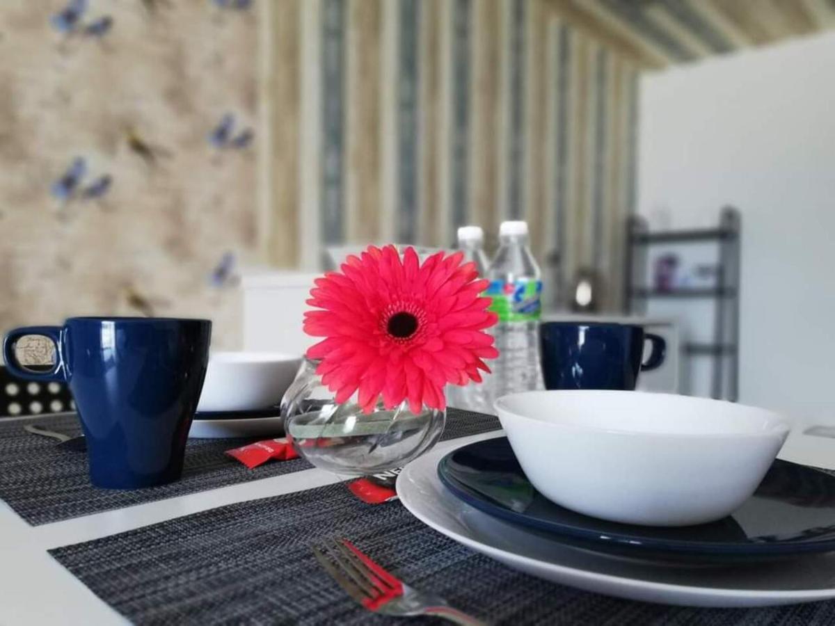 Peanut Butter Homestay - Trefoil Setia Alam Shah Alam Exterior photo