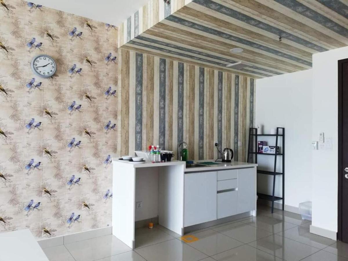 Peanut Butter Homestay - Trefoil Setia Alam Shah Alam Exterior photo