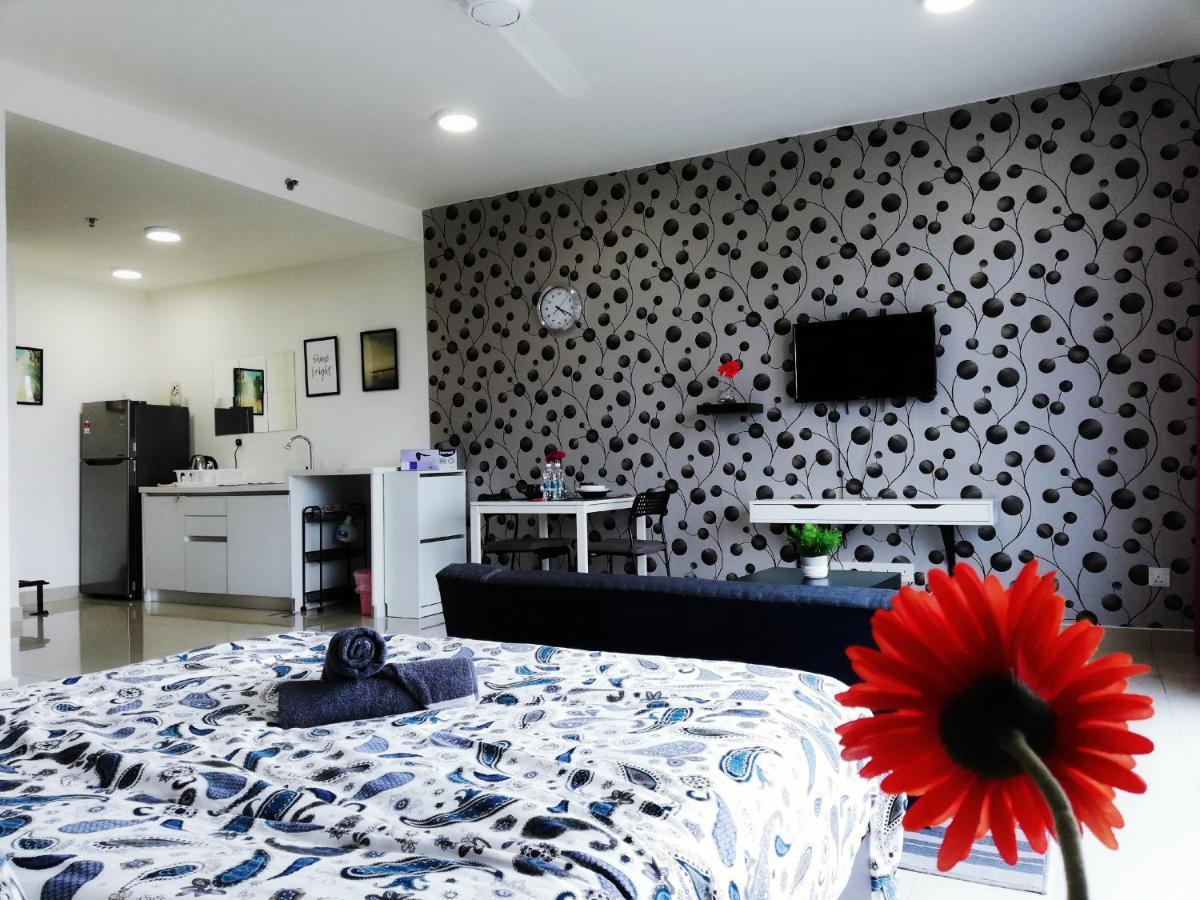 Peanut Butter Homestay - Trefoil Setia Alam Shah Alam Exterior photo