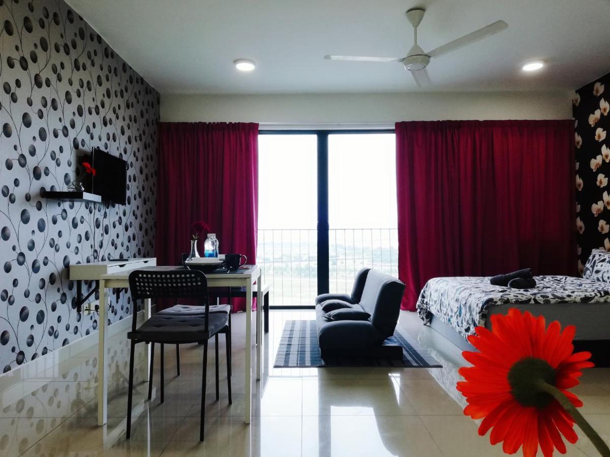 Peanut Butter Homestay - Trefoil Setia Alam Shah Alam Exterior photo
